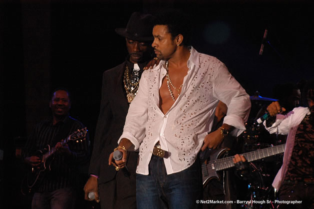 Shaggy @ The Aqueduct on Rose Hall - Friday, January 26, 2007 - 10th Anniversary - Air Jamaica Jazz & Blues Festival 2007 - The Art of Music - Tuesday, January 23 - Saturday, January 27, 2007, The Aqueduct on Rose Hall, Montego Bay, Jamaica - Negril Travel Guide, Negril Jamaica WI - http://www.negriltravelguide.com - info@negriltravelguide.com...!