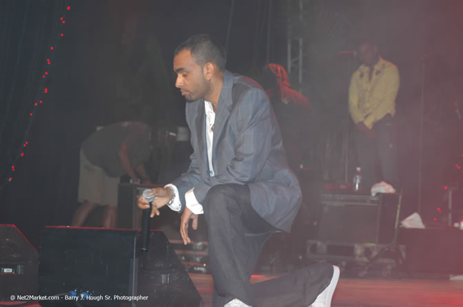 Shaggy - Air Jamaica Jazz & Blues Festival 2006 - The Art of Music - Cinnamon Hill Golf Club - Rosehall Resort & Country Club, Montego Bay, Jamaica W.I. - Thursday, January 26, 2006 - Negril Travel Guide, Negril Jamaica WI - http://www.negriltravelguide.com - info@negriltravelguide.com...!