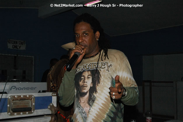 Red Stripe Reggae Sumfest 2007 - Beach Party - Tropical Beach - Sunday, July 15, 2007 - FAB 5 + Z Liquid - zip 103 fm - DJ Marvin - fame 95 fm - Craig Ross - Pieces  - Wyclef Refuge all-Star Sound System - Tropical Beach, Montego Bay, St James, Jamaica W.I. - Negril Travel Guide.com, Negril Jamaica WI - http://www.negriltravelguide.com - info@negriltravelguide.com...!