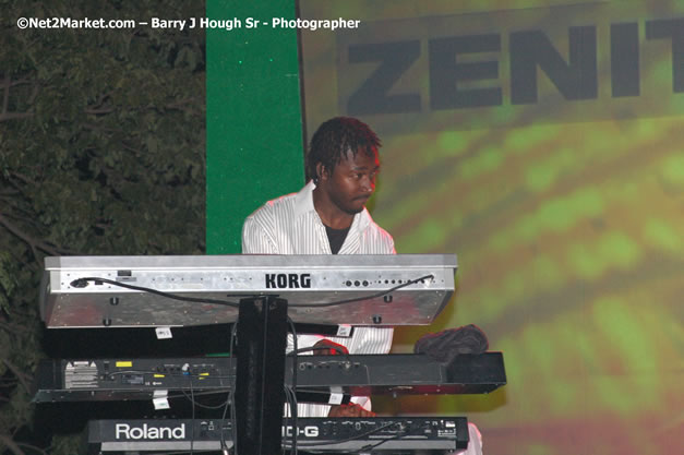 Beres Hammond - Red Stripe Reggae Sumfest 2007 - Zenith - Saturday, July 21, 2007 - Catherine Hall, Montego Bay, St James, Jamaica W.I. - Negril Travel Guide, Negril Jamaica WI - http://www.negriltravelguide.com - info@negriltravelguide.com...!