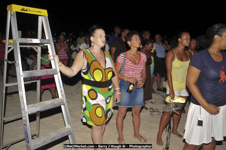 Reggae Sumfest Beach Party at Tropical Beach, Montego Bay - Sunday, July 13, 2008 - Negril Travel Guide, Negril Jamaica WI - http://www.negriltravelguide.com - info@negriltravelguide.com...!