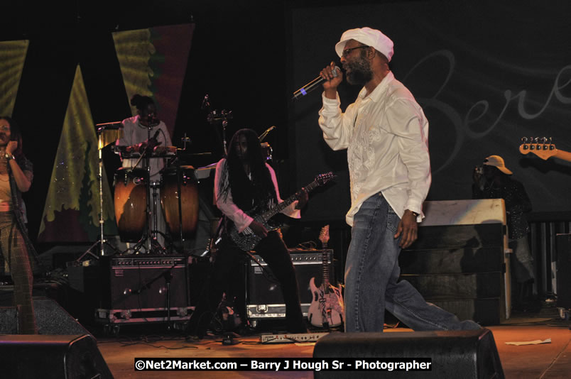 Beres Hammond @ Reggae Sumfest 2008 International Night 2, Catherine Hall, Montego Bay - Saturday, July 19, 2008 - Reggae Sumfest 2008 July 13 - July 19, 2008 - Photographs by Net2Market.com - Barry J. Hough Sr. Photojournalist/Photograper - Photographs taken with a Nikon D300 - Negril Travel Guide, Negril Jamaica WI - http://www.negriltravelguide.com - info@negriltravelguide.com...!