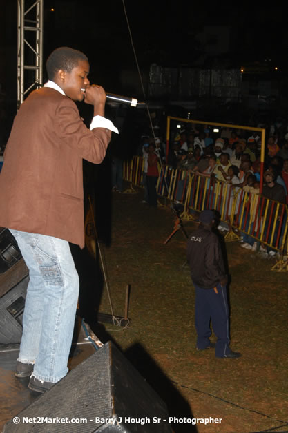 Javaughn Genius Bond - Smile Jamaica, Nine Miles, St Anns, Jamaica - Saturday, February 10, 2007 - The Smile Jamaica Concert, a symbolic homecoming in Bob Marley's birthplace of Nine Miles - Negril Travel Guide, Negril Jamaica WI - http://www.negriltravelguide.com - info@negriltravelguide.com...!