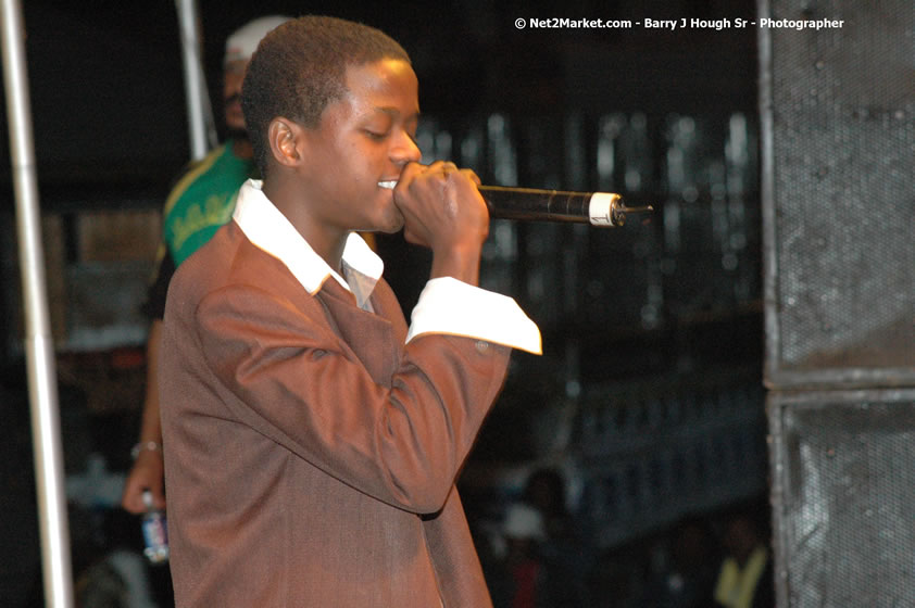 Javaughn Genius Bond - Smile Jamaica, Nine Miles, St Anns, Jamaica - Saturday, February 10, 2007 - The Smile Jamaica Concert, a symbolic homecoming in Bob Marley's birthplace of Nine Miles - Negril Travel Guide, Negril Jamaica WI - http://www.negriltravelguide.com - info@negriltravelguide.com...!