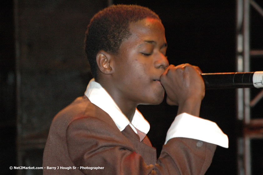 Javaughn Genius Bond - Smile Jamaica, Nine Miles, St Anns, Jamaica - Saturday, February 10, 2007 - The Smile Jamaica Concert, a symbolic homecoming in Bob Marley's birthplace of Nine Miles - Negril Travel Guide, Negril Jamaica WI - http://www.negriltravelguide.com - info@negriltravelguide.com...!