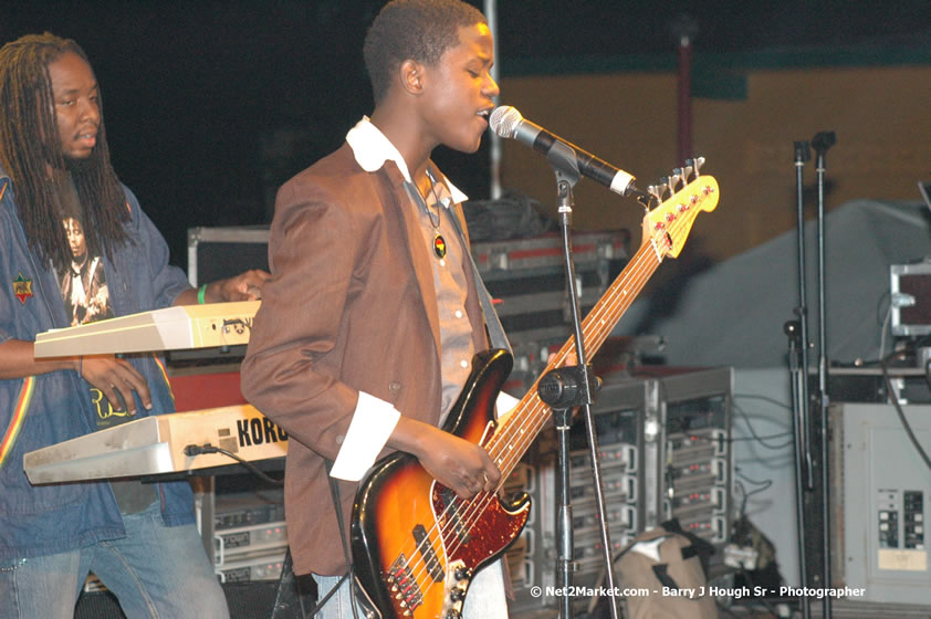 Javaughn Genius Bond - Smile Jamaica, Nine Miles, St Anns, Jamaica - Saturday, February 10, 2007 - The Smile Jamaica Concert, a symbolic homecoming in Bob Marley's birthplace of Nine Miles - Negril Travel Guide, Negril Jamaica WI - http://www.negriltravelguide.com - info@negriltravelguide.com...!