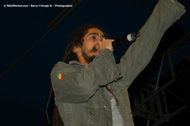 The Marley Brother's - Damian, Stephen, Julian, and Kimani - Smile Jamaica, Nine Miles, St Anns, Jamaica - Saturday, February 10, 2007 - The Smile Jamaica Concert, a symbolic homecoming in Bob Marley's birthplace of Nine Miles - Negril Travel Guide, Negril Jamaica WI - http://www.negriltravelguide.com - info@negriltravelguide.com...!