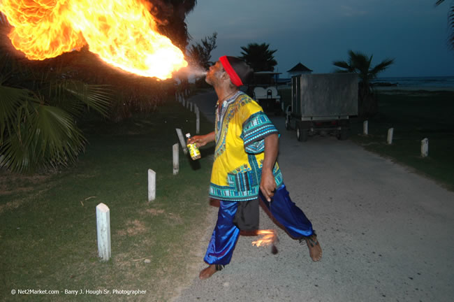 Half Moon Resort Party - Virgin Atlantic Inaugural Flight To Montego Bay, Jamaica Photos - Sir Richard Branson, President & Family, and 450 Passengers - Party Royal Pavillion at Half Moon Resort, Montego Bay, Jamaica - Monday, July 3, 2006 - Negril Travel Guide, Negril Jamaica WI - http://www.negriltravelguide.com - info@negriltravelguide.com...!